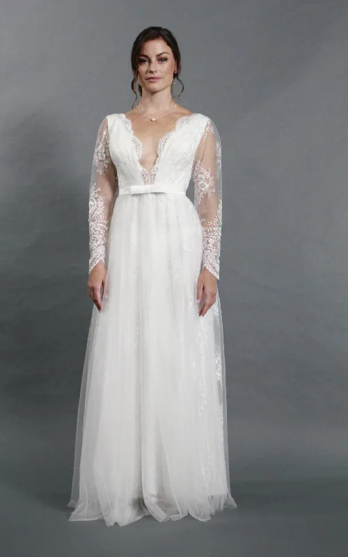 Sexy Deep-V Neck Long Sleeve A-Line Tulle Wedding Dress-ET_711165